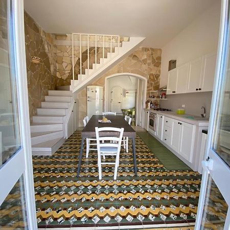 Casa Vacanze Illiria A Roca Vecchia Vicinissima Al Mare エクステリア 写真