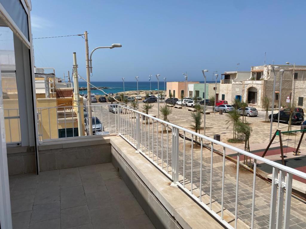 Casa Vacanze Illiria A Roca Vecchia Vicinissima Al Mare エクステリア 写真